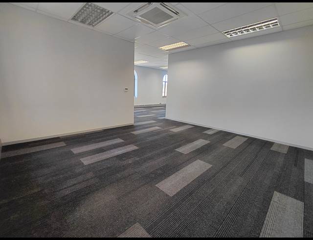 134M² OFFICE TO LET IN MAGALIESSIG